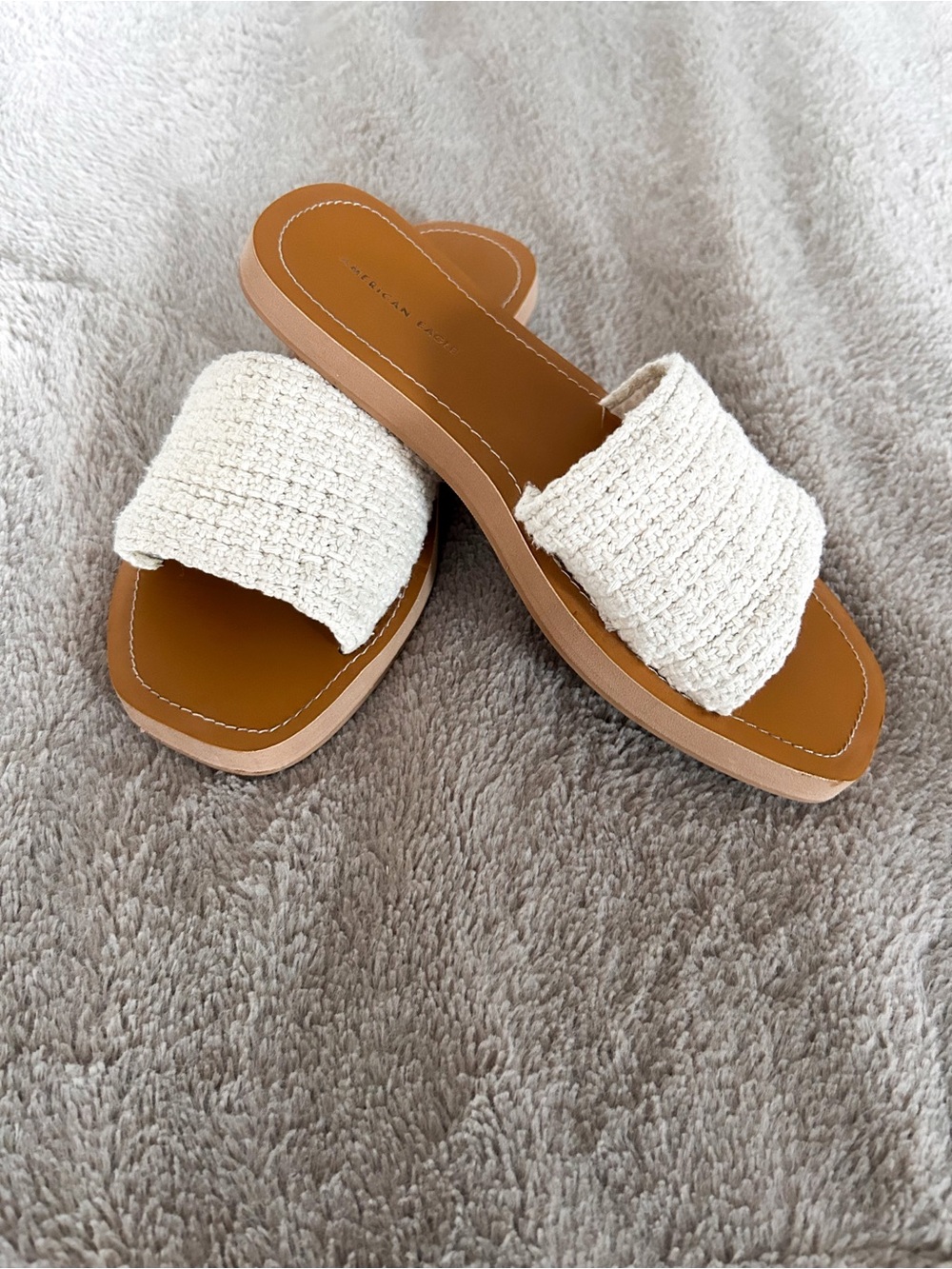 American Eagle White Woven Slides - Picture 2 of 5